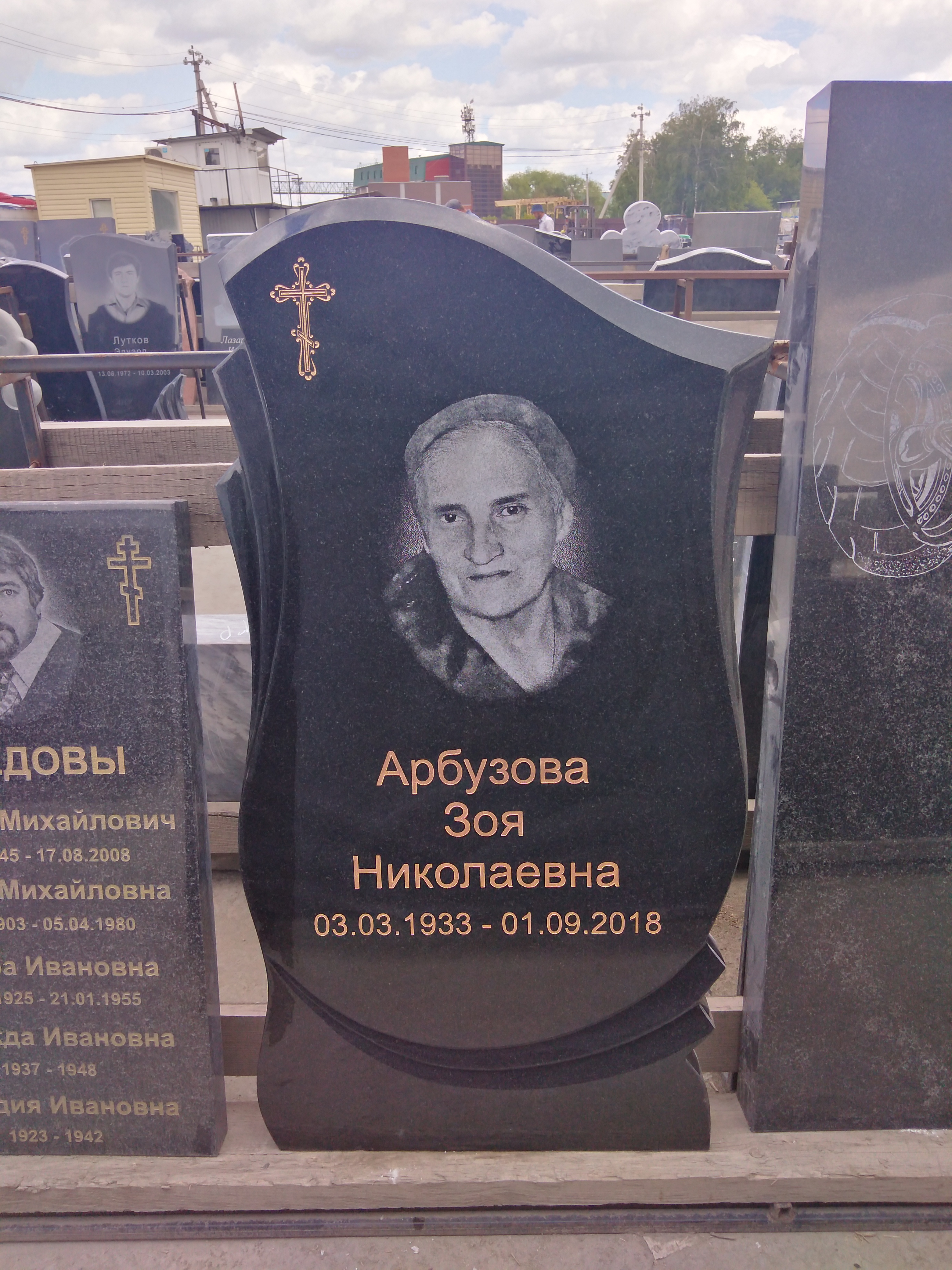 Памятник №026 из карельского гранита — фото 4